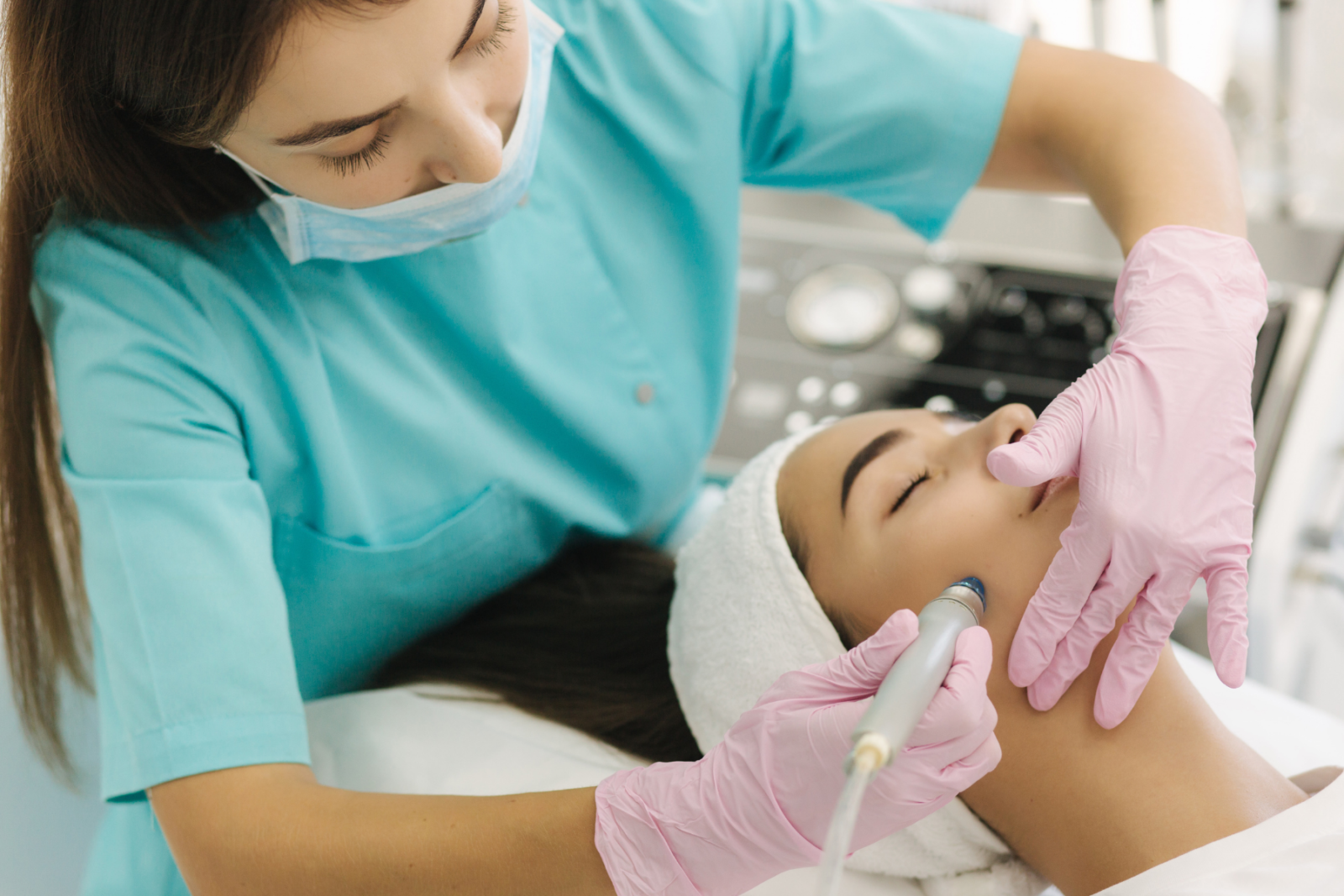HydraFacial-vs-Microdermabrasion-Difference • Christina All Day