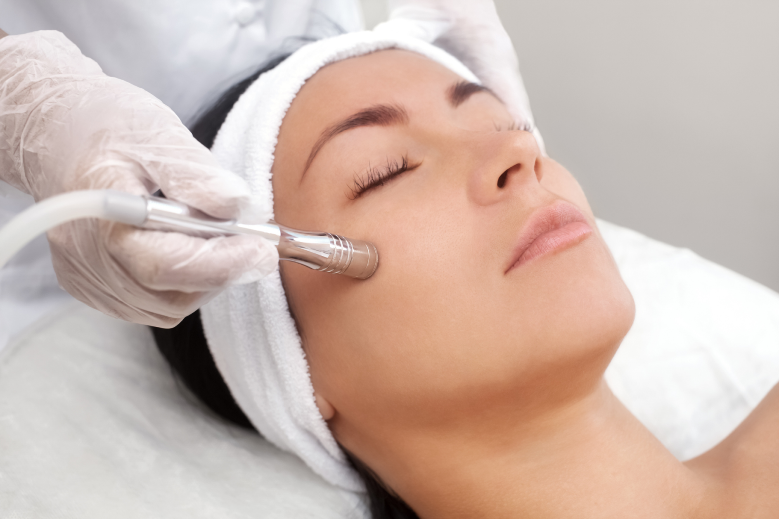 hydrafacial-vs-microdermabrasion-what-is-the-difference-christina-all-day