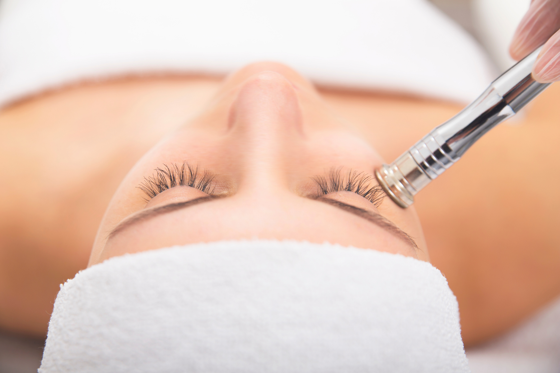 HydraFacial vs Microdermabrasion: What is the Difference?