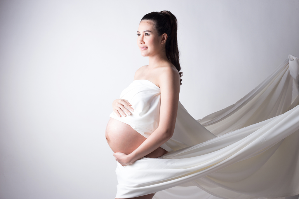 Creative Ideas for a Casual Maternity Photoshoot
